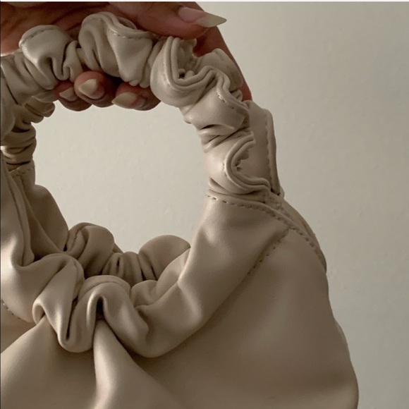 Small circle handbag - Picture 6 of 10